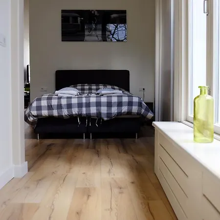 Prins Hendrik Apartment *